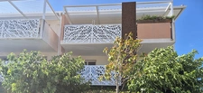 Modern 2-bedroom apartment in Calvi with a 17m² terrace, close to beaches and shops.