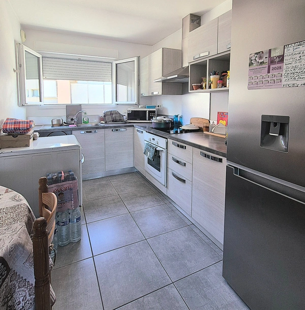 CALVI T3 MODERNE AVEC TERRASSE DE 17 M2 PROCHE DES PLAGES ET COMMERCES