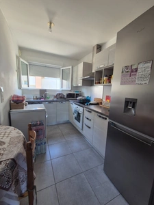 Modern 2-bedroom apartment in Calvi with a 17m² terrace, close to beaches and shops.