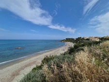  LINGUIZZETTA – CHARMANTE MAISON  5 PIECES AVEC JARDIN FLEURI À QUELQUES MINUTES DE LA MER 