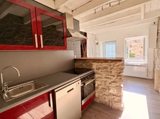 Maison à vendre T3 80m2 proche Cremieu (38) Un extérieur rare pour cette maison de village pleine de charme