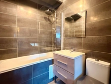 Maison à vendre T3 80m2 proche Cremieu (38) Un extérieur rare pour cette maison de village pleine de charme