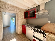 Maison à vendre T3 80m2 proche Bourgoin-Jallieu (38) Un extérieur rare pour cette maison de village pleine de charme