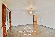 Appartement T4 lumineux avec balcon, et stationnement privatif