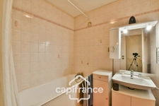 Appartement lumineux avec vue dégagée – Résidence sécurisée avec gardien