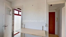 Gare RER "Le Raincy - Villemomble - Montfermeil" - Appartement à rénover de 3 pièces avec balcon et cave