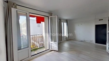 Gare RER "Le Raincy - Villemomble - Montfermeil" - Appartement à rénover de 3 pièces avec balcon et cave