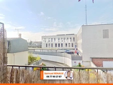 Gare RER "Le Raincy - Villemomble - Montfermeil" - Appartement à rénover de 3 pièces avec balcon et cave