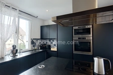 CHENNEVIERES SUR MARNE - Maison familiale avec piscine, sous-sol total et nombreuses dépendances – 187m²