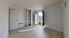 Gare RER "Le Raincy - Villemomble - Montfermeil" - Appartement à rénover de 3 pièces avec balcon et cave