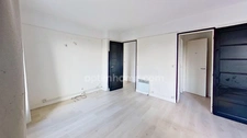 Gare RER "Le Raincy - Villemomble - Montfermeil" - Appartement à rénover de 3 pièces avec balcon et cave