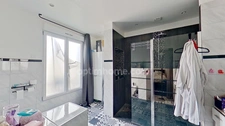 CHENNEVIERES SUR MARNE - Maison familiale avec piscine, sous-sol total et nombreuses dépendances – 187m²