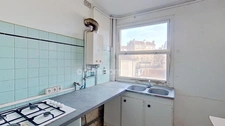 Gare RER "Le Raincy - Villemomble - Montfermeil" - Appartement à rénover de 3 pièces avec balcon et cave