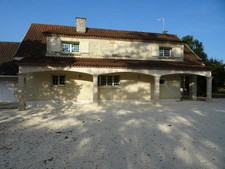 Maison à vendre 8 pièces ROULLET SAINT ESTEPHE (16)