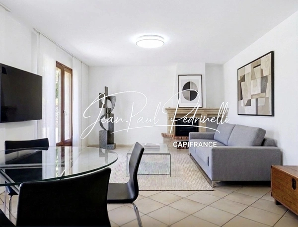 CALUIRE-ET-CUIRE Cœur Vassieux - Maison 4 pièces et spacieux double garage et espace rangement - Terrain plat 770 M²  piscinable