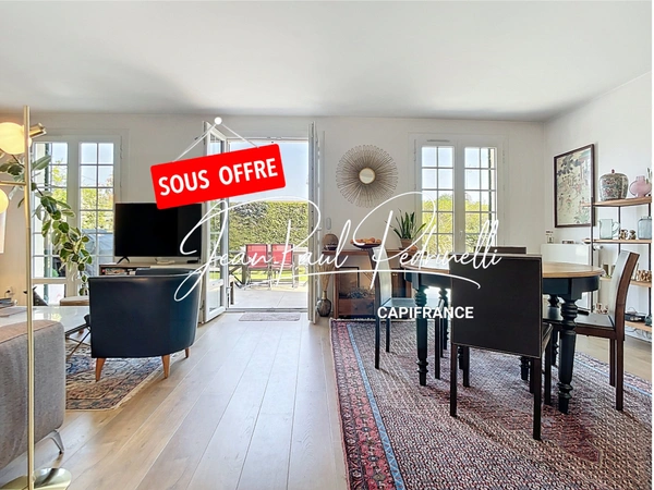 Villa familiale avec piscine 148m2 (133 m² habitable), 5 chambres, garage de 30 m², terrain 570 m² - Saint-Genis-Laval 15 minutes de Lyon 