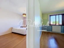  CALUIRE-ET-CUIRE Cœur Vassieux résidentiel - Maison 4 pièces, double garage 54 m², spacieux espace rangement cave , terrain plat 771 M² 