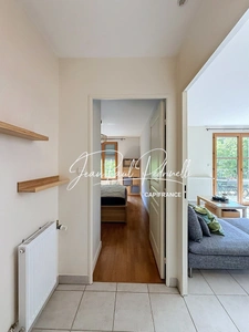 Tassin-la-Demi-Lune - Appartement 2 pièces de 48 m² avec balcon, parking privatif et cave - résidence sécurisée récente