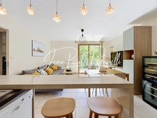 Tassin-la-Demi-Lune - Appartement 2 pièces de 48 m² avec balcon, parking privatif et cave - résidence sécurisée récente