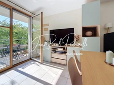 Tassin-la-Demi-Lune - Appartement 2 pièces de 48 m² avec balcon, parking privatif et cave - résidence sécurisée récente