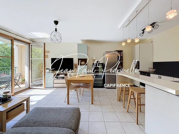 Tassin-la-Demi-Lune - Appartement 2 pièces de 48 m² avec balcon, parking privatif et cave - résidence sécurisée récente