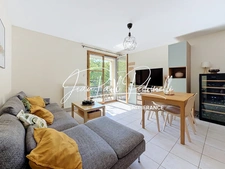 Tassin-la-Demi-Lune - Appartement 2 pièces de 48 m² avec balcon, parking privatif et cave - résidence sécurisée récente