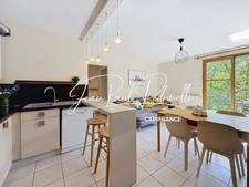 Tassin-la-Demi-Lune - Appartement 2 pièces de 48 m² avec balcon, parking privatif et cave - résidence sécurisée récente