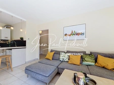 Tassin-la-Demi-Lune - Appartement 2 pièces de 48 m² avec balcon, parking privatif et cave - résidence sécurisée récente