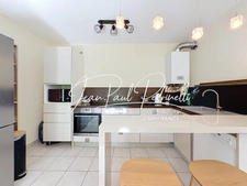 Tassin-la-Demi-Lune - Appartement 2 pièces de 48 m² avec balcon, parking privatif et cave - résidence sécurisée récente