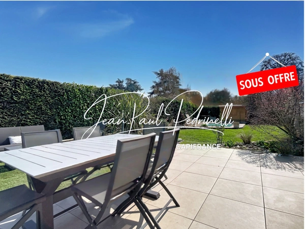 Villa familiale avec piscine 148m2 (133 m² habitable), 5 chambres, garage de 30 m², terrain 570 m² - Saint-Genis-Laval 15 minutes de Lyon 