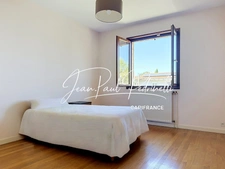  CALUIRE-ET-CUIRE Cœur Vassieux résidentiel - Maison 4 pièces, double garage 54 m², spacieux espace rangement cave , terrain plat 771 M² 