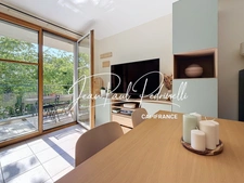 Tassin-la-Demi-Lune - Appartement 2 pièces de 48 m² avec balcon, parking privatif et cave - résidence sécurisée récente