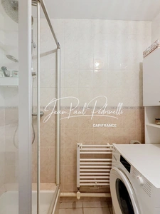 Tassin-la-Demi-Lune - Appartement 2 pièces de 48 m² avec balcon, parking privatif et cave - résidence sécurisée récente
