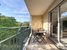 Tassin-la-Demi-Lune - Appartement 2 pièces de 48 m² avec balcon, parking privatif et cave - résidence sécurisée récente