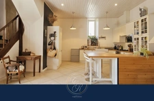 Maison de caractère au cœur d'un village ligérien - Volumes, charme et multiples possibilités