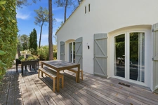 Maison de charme rénovée avec piscine Diffazur, au cœur d’un écrin de verdure sans vis-à-vis