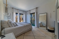 Architect-designed villa in the heart of a pine forest — Secure estate north of Montpellier