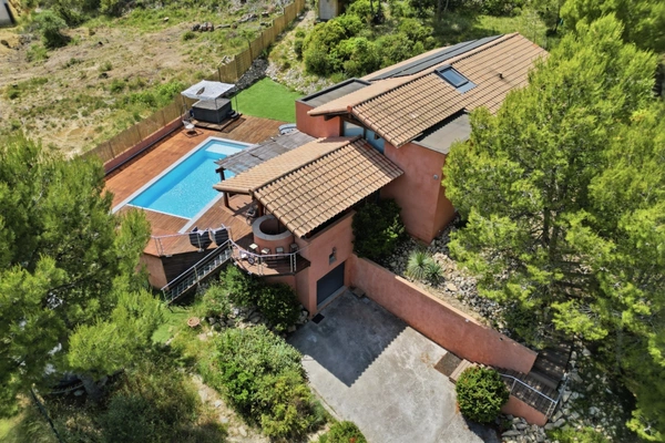 Une vue exceptionnelle, un environnement préservé, une maison pensée pour profiter pleinement de chaque instant. 