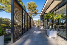 Architect-designed villa in the heart of a pine forest — Secure estate north of Montpellier
