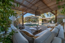 Architect-designed villa in the heart of a pine forest — Secure estate north of Montpellier
