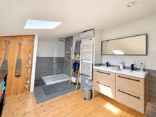 SAINT-CLÉMENT-DE-RIVIÈRE – MAISON RÉNOVÉE DE 145 M² AVEC PISCINE SUR UN TERRAIN DE 840 M²