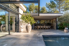 Architect-designed villa in the heart of a pine forest — Secure estate north of Montpellier