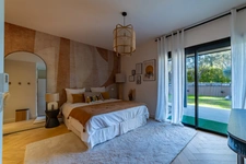 Architect-designed villa in the heart of a pine forest — Secure estate north of Montpellier