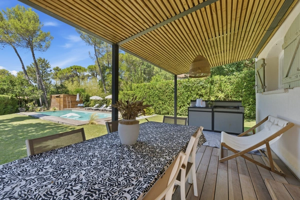 Maison de charme rénovée avec piscine Diffazur, au cœur d’un écrin de verdure sans vis-à-vis