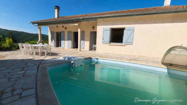 Maison plain-pied 90 m²+pièce 25M2 en rez de jardin – Terrain 2400 m² – Piscine – Sous-sol complet – Vue dégagée – Aurec-sur-Loire