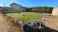 Maison avec jardin piscinable – À deux pas des commodités ! Parfaite pour accueillir vos nouveaux projets de vie !