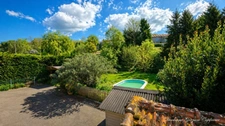 Opportunité à saisir, maison individuelle  90M2 ,3 chambres ,au calme, avec jardin et piscine. 