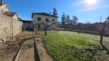 Maison avec jardin piscinable – À deux pas des commodités ! Parfaite pour accueillir vos nouveaux projets de vie !