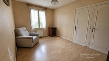 BAS DE MAISON DE 152 M2 avec jardin privatif, 4 chambres ,Centre bourg d'Aurec sur Loire .
