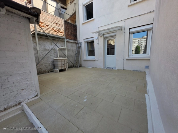 Découvrez cette opportunité rare à Firminy: une maison familiale unique divisée en 3 appartements indépendants.